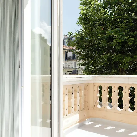 Alfred Les Halles 3* Биарриц