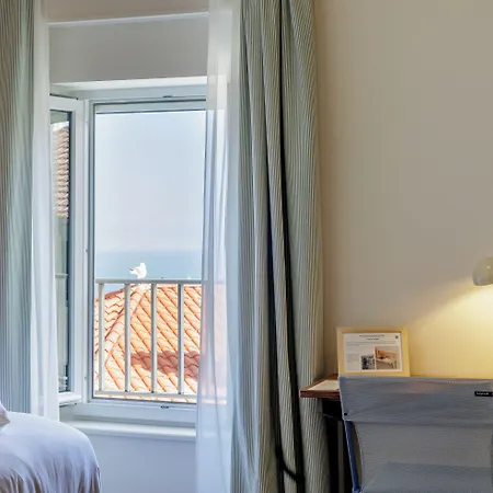 Alfred Les Halles 3* Биарриц