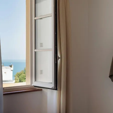 Alfred Les Halles ביאריץ