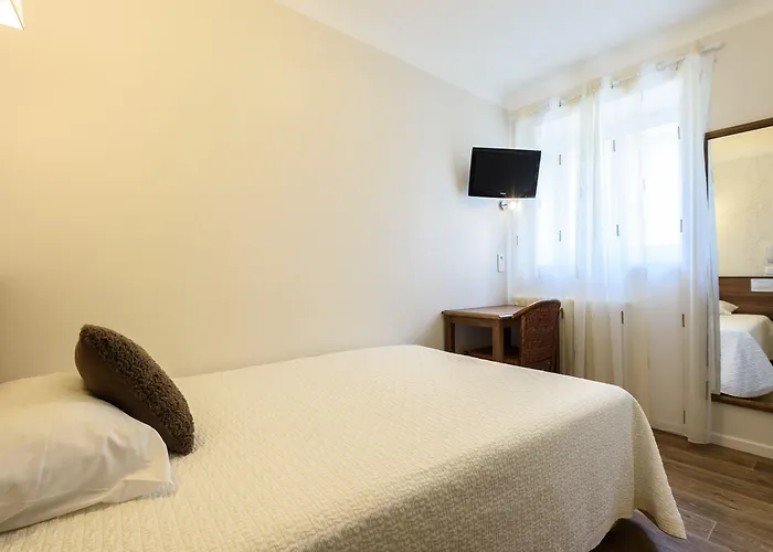 Alfred Les Halles 3* بياريتز