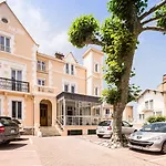 Alfred Les Halles Отель Биарриц