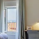 Alfred Les Halles 3* Биарриц