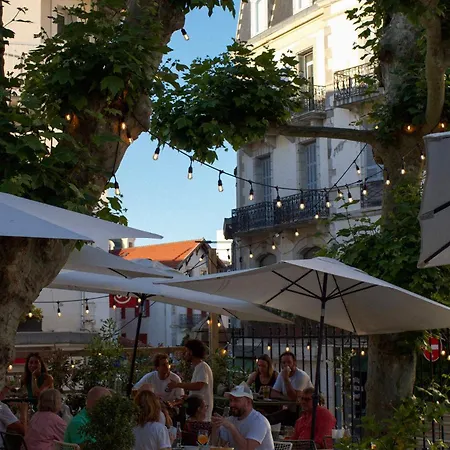 Alfred Les Halles Μπιαρίτζ